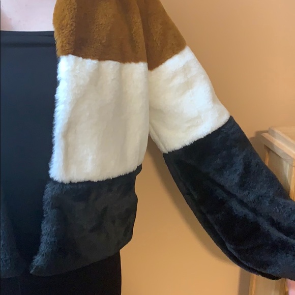 Faux fur crop jacket - Picture 3 of 6